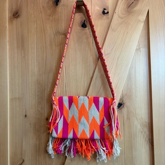 ⚡️Mega Sale⚡️Vibrant handwoven clutch with fringes and strap - Picture 11 of 12